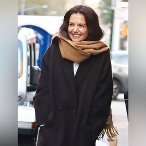 Toteme scarf made of wool
Fringe trim 
May be styled multiple ways
Made in Italy